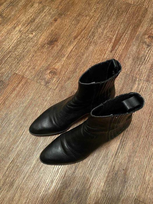 Черевики, козаки, ботильйони на каблуку