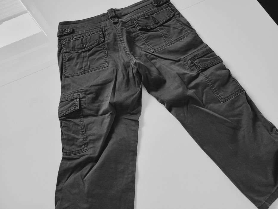 Damskie spodnie 3/4 typu bojówki od Amisu r.34