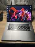 MacBook Pro 2018 intel i9 16 Ram 512 ssd radeon pro 560x 4gb