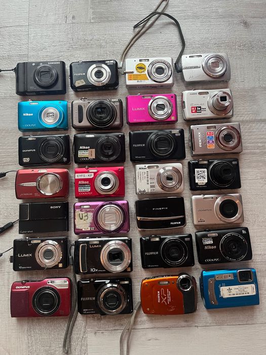 Zestaw 28 sztuk aparatów cyfrowych w stanie nieznanym