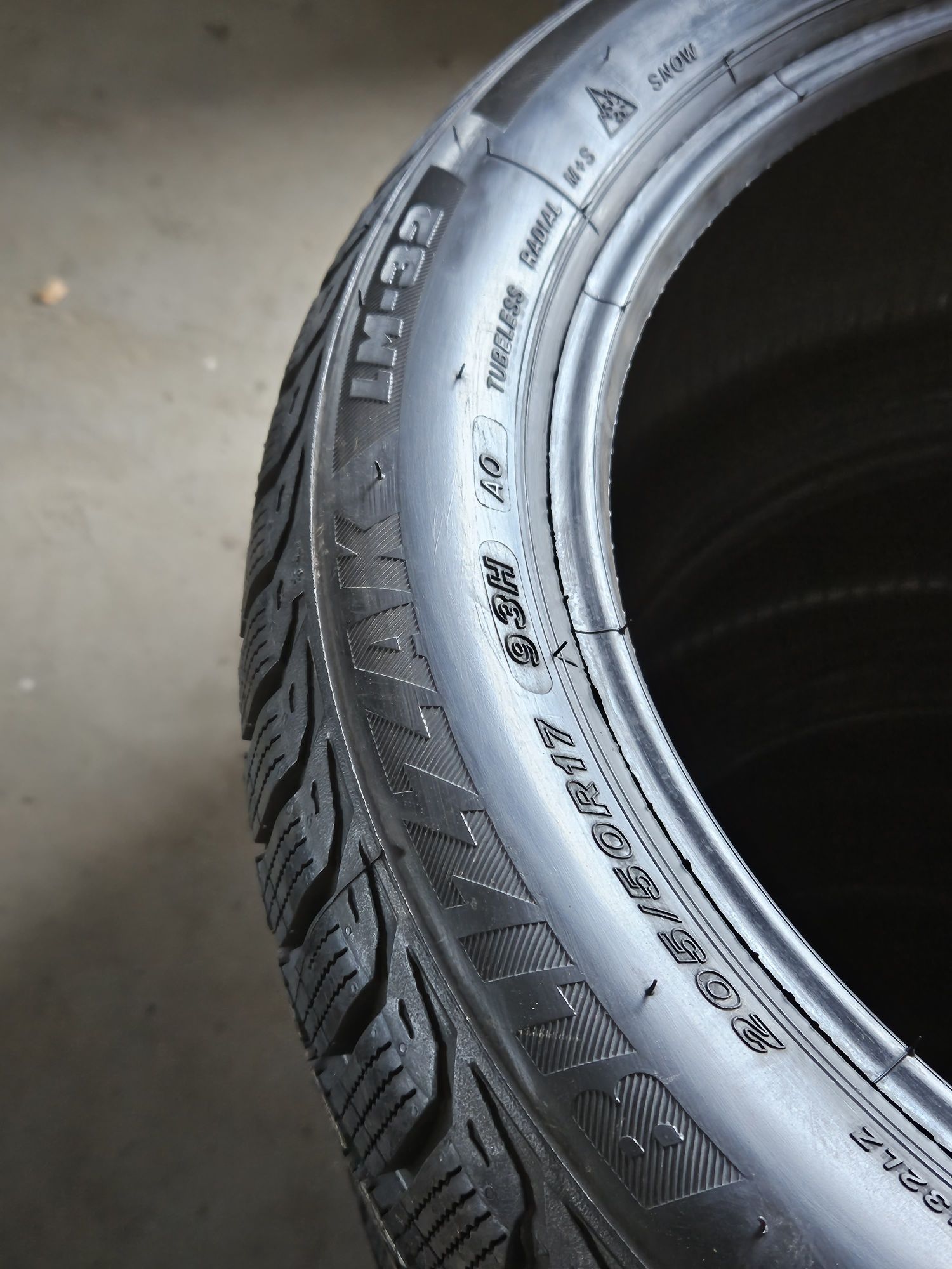 Opony zimowe Bridgestone Blizzak LM-32 205/50/17