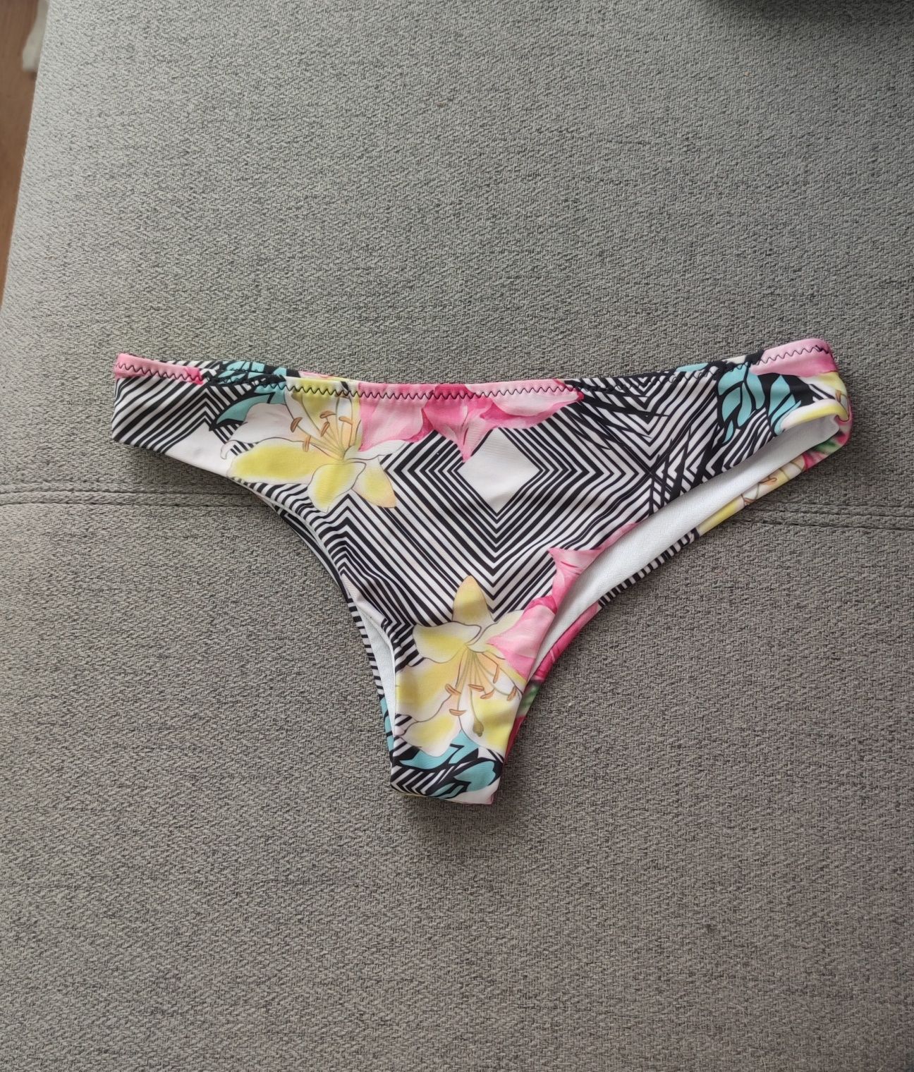 Cuecas bikini como novas