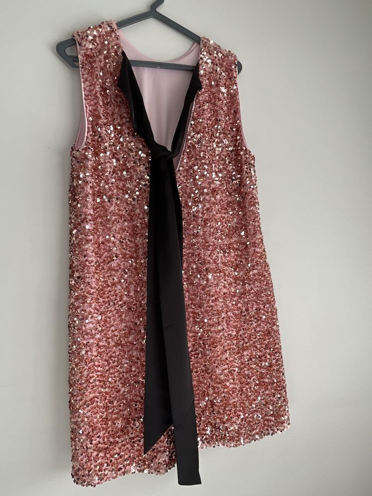 Vestido rosa com lantejoulas