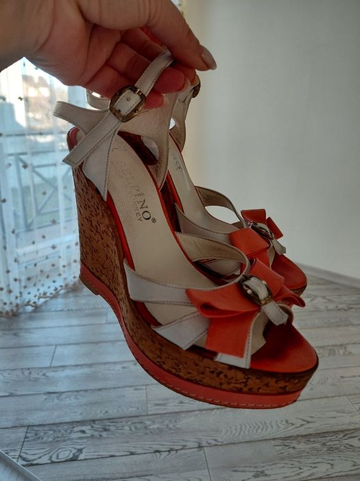 Босоніжки вживані шкіряні