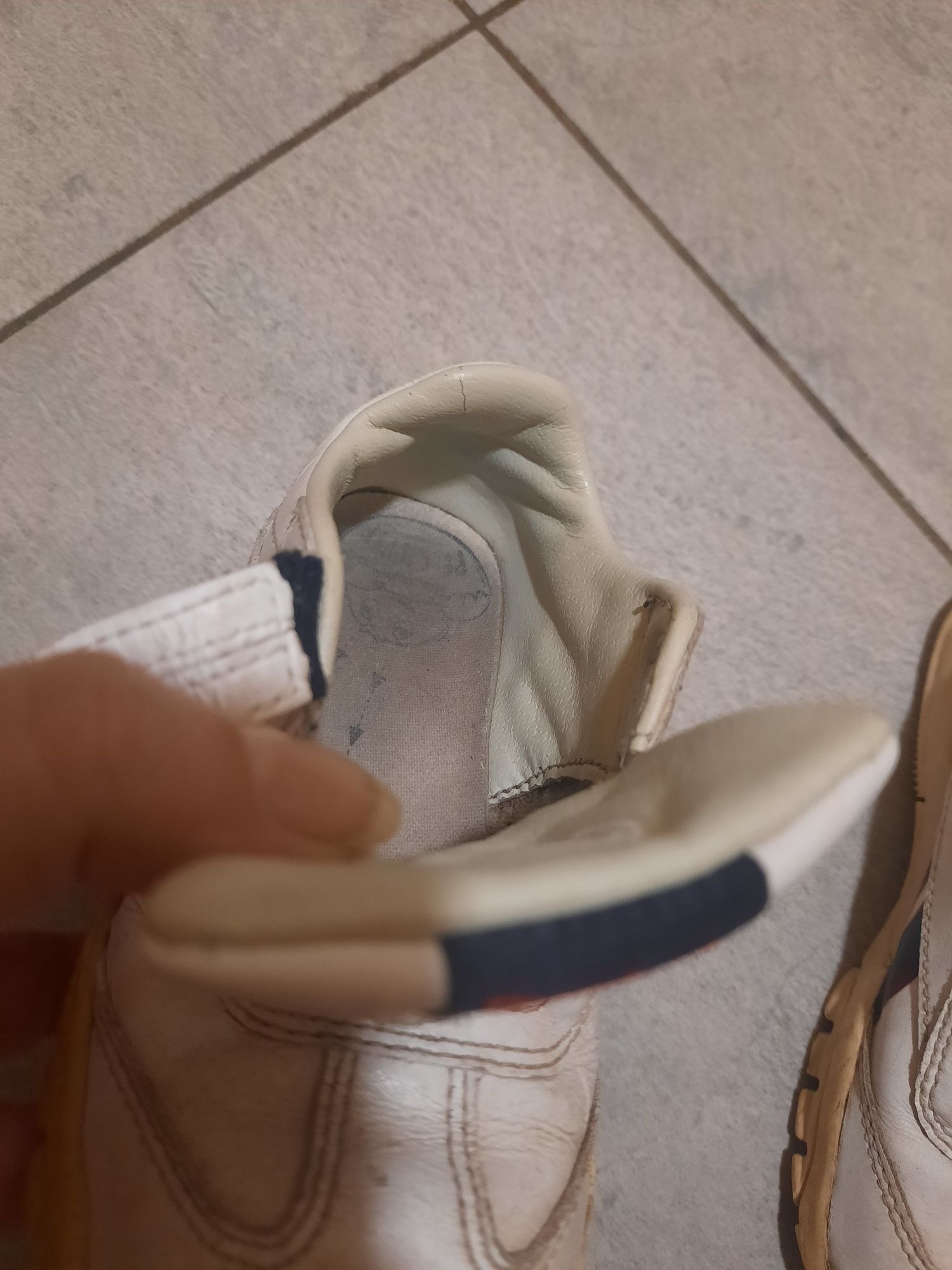 Buty skórzane Reebok na rzepy, rozmiar 26, wewnątrz 17cm