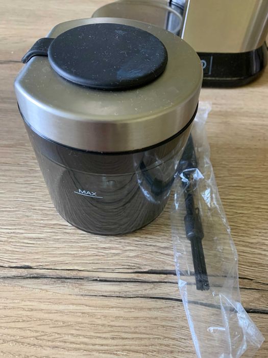 Кавомолка DeLonghi KG 521 M Dedica