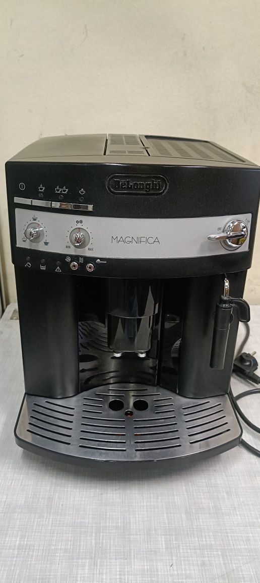 Expres DeLonghi Magnifica ESAM3000.B