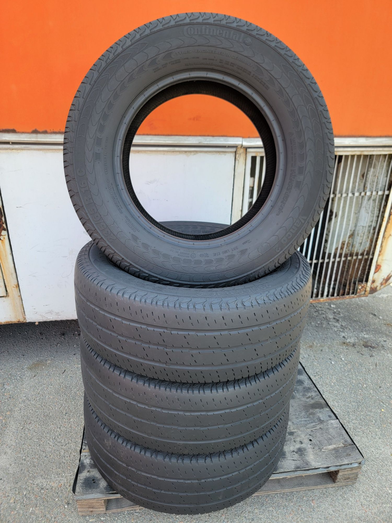 Автошины 235/65r16c резина Continental шины летние