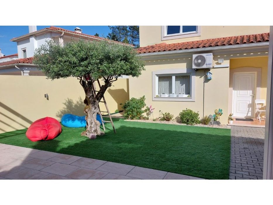 Excelente moradia individual T4 na zona calma da Ortigosa