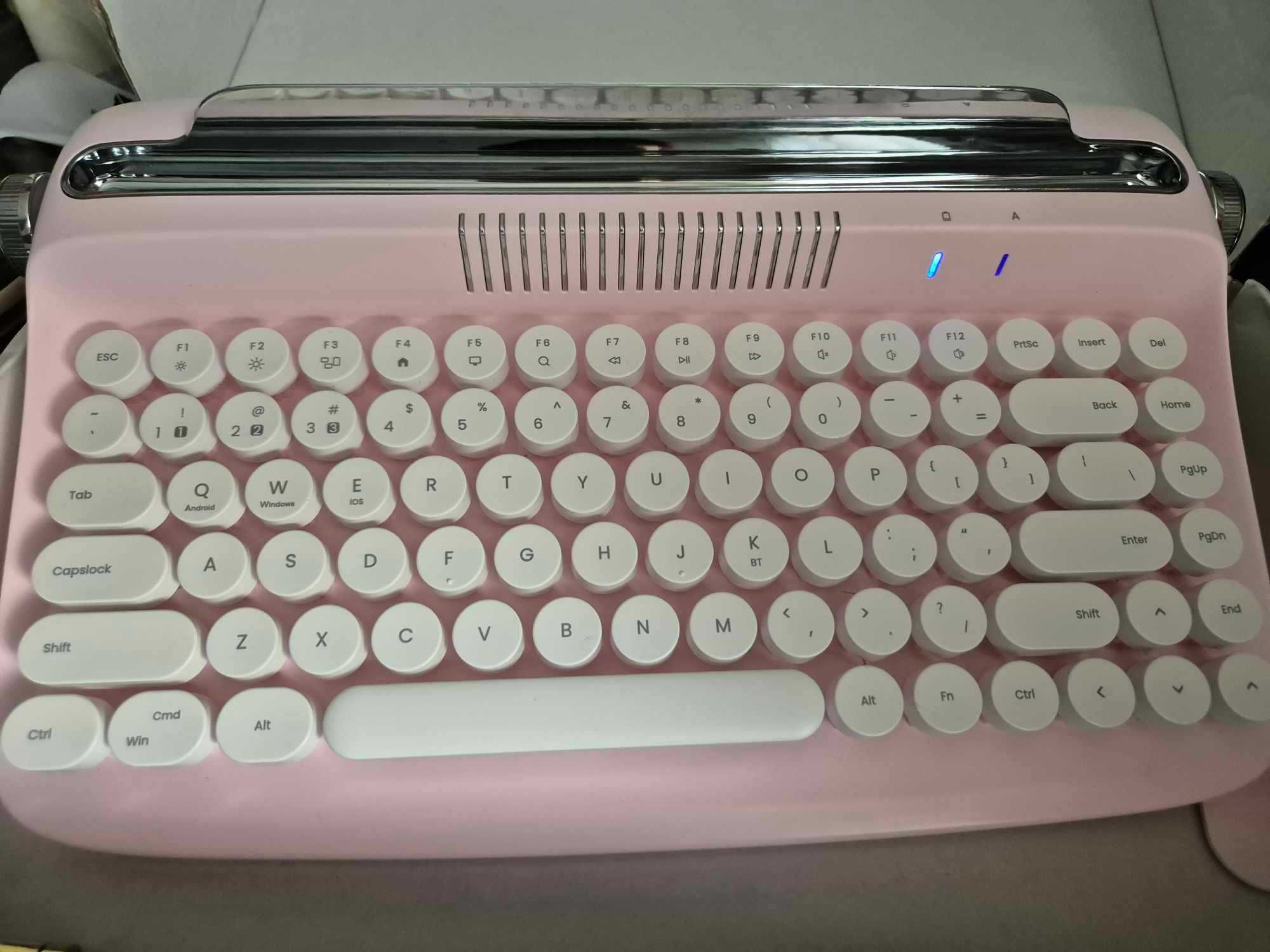 Bezprzewodowa estetyczna klawiatura w stylu retro, z Bluetooth