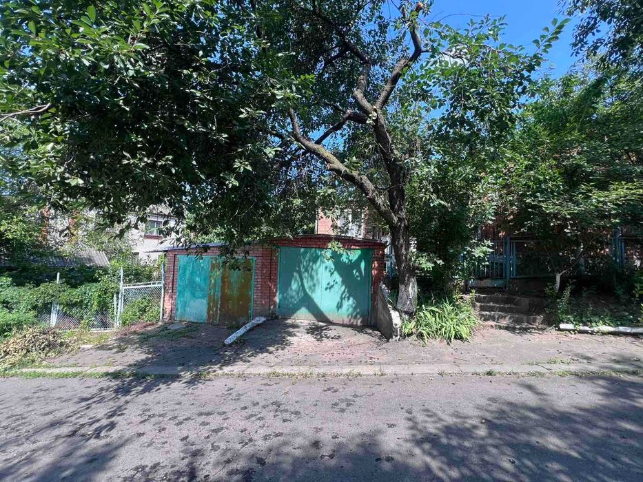 Продаж затишного будинку в Дубовому з великою ділянкою та садом!