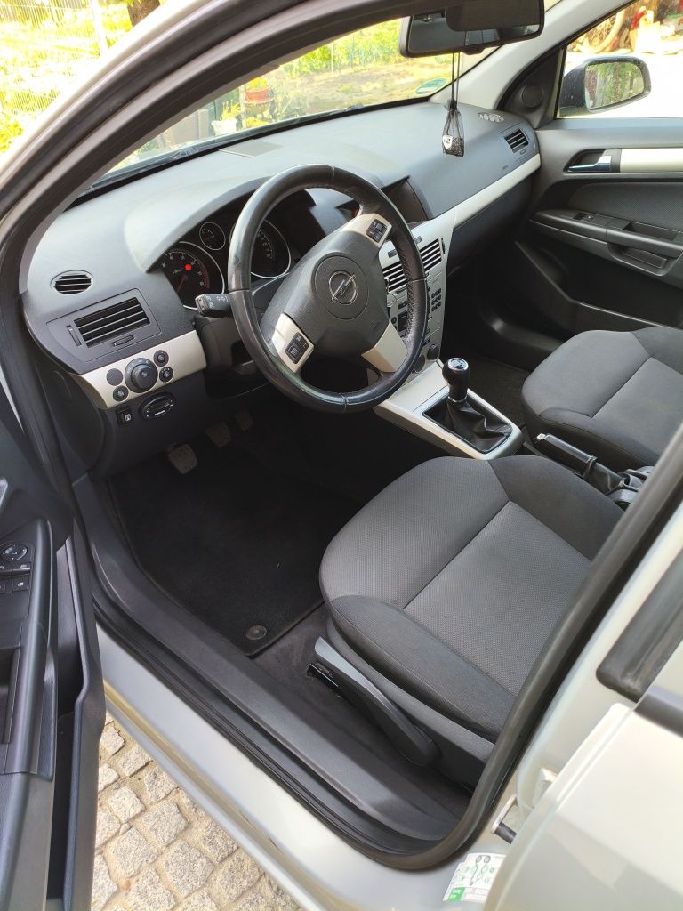 Opel Astra h LPG Webasto, klima, nowy rozrzad