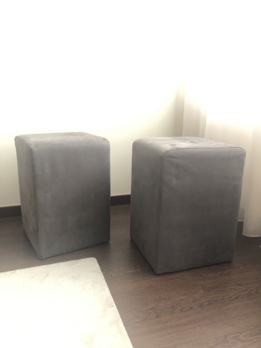Dois Pufes em veludo