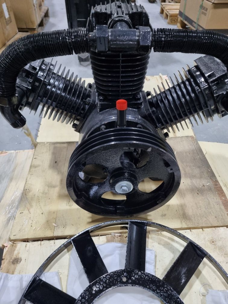Sprężarka powietrza , kompresor olejowy  Venom Italy 2600 L/min Moc