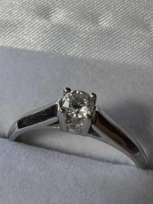 0.2 ct Кольцо из белого золота с бриллиантом