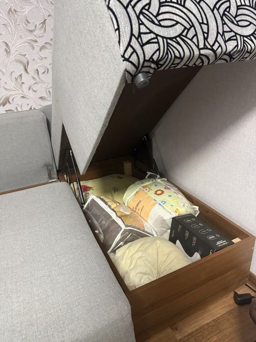 Диван у стані нового | Тумба, сховище, подушки