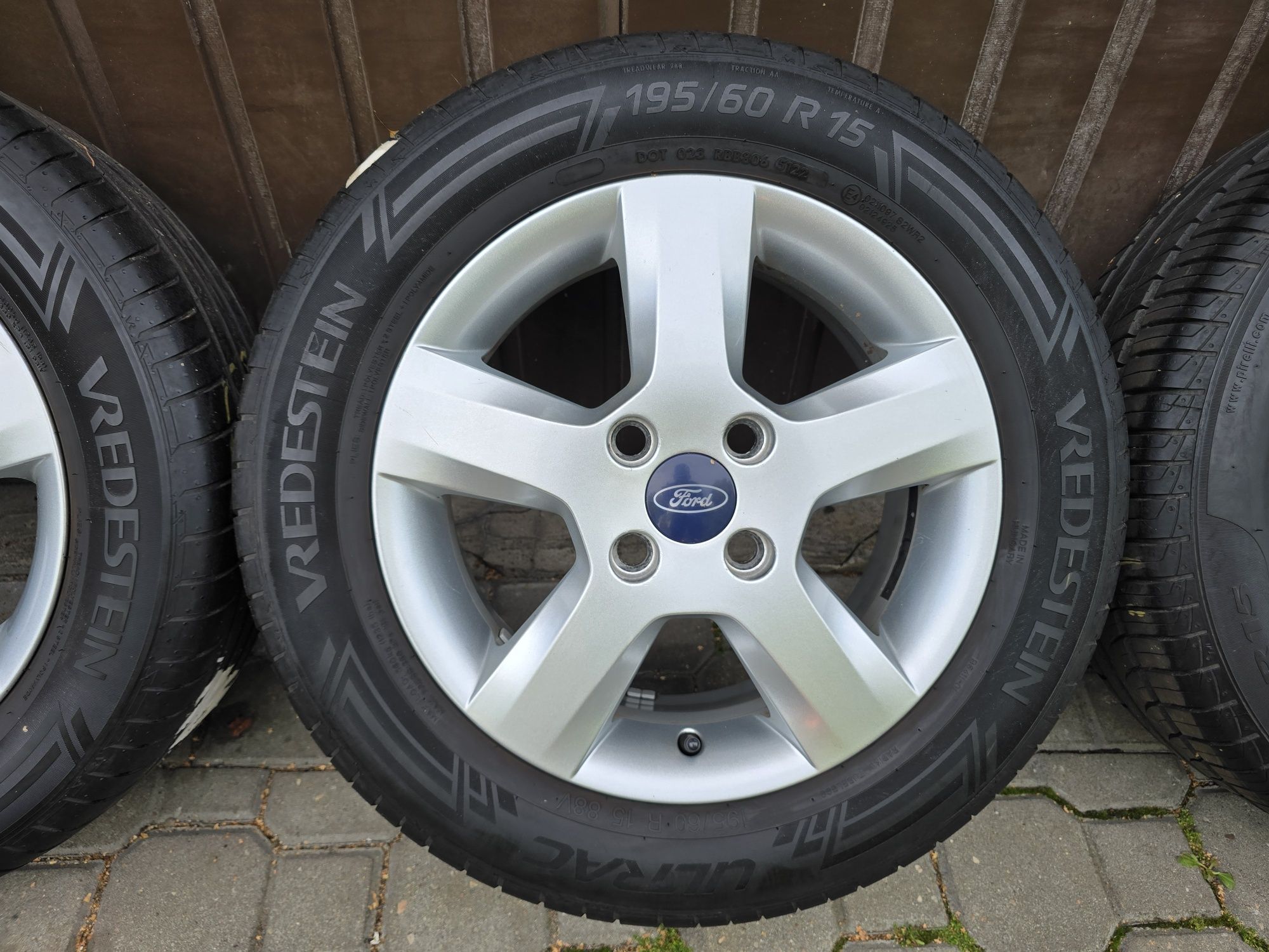 Felgi z oponami 195/60R15 Ford Fusion 4x108 B max Fiesta Focus KA+