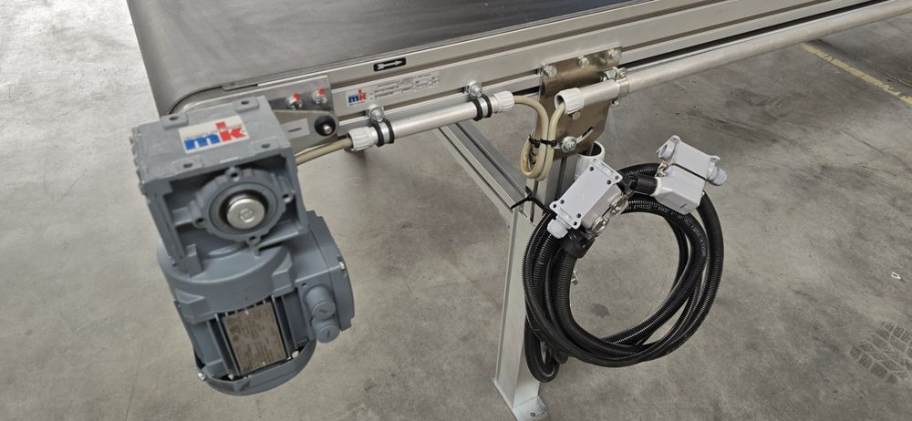 Podajnik taśmowy 3m długi 1100mm szeroki