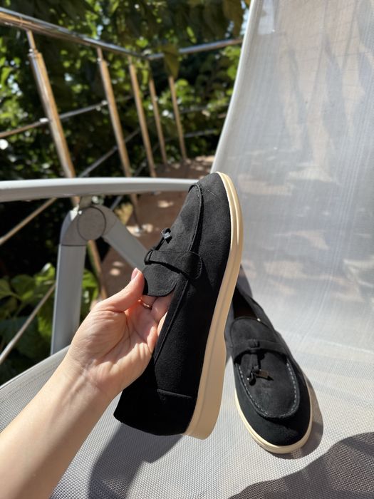 Чорні замшеві лофери