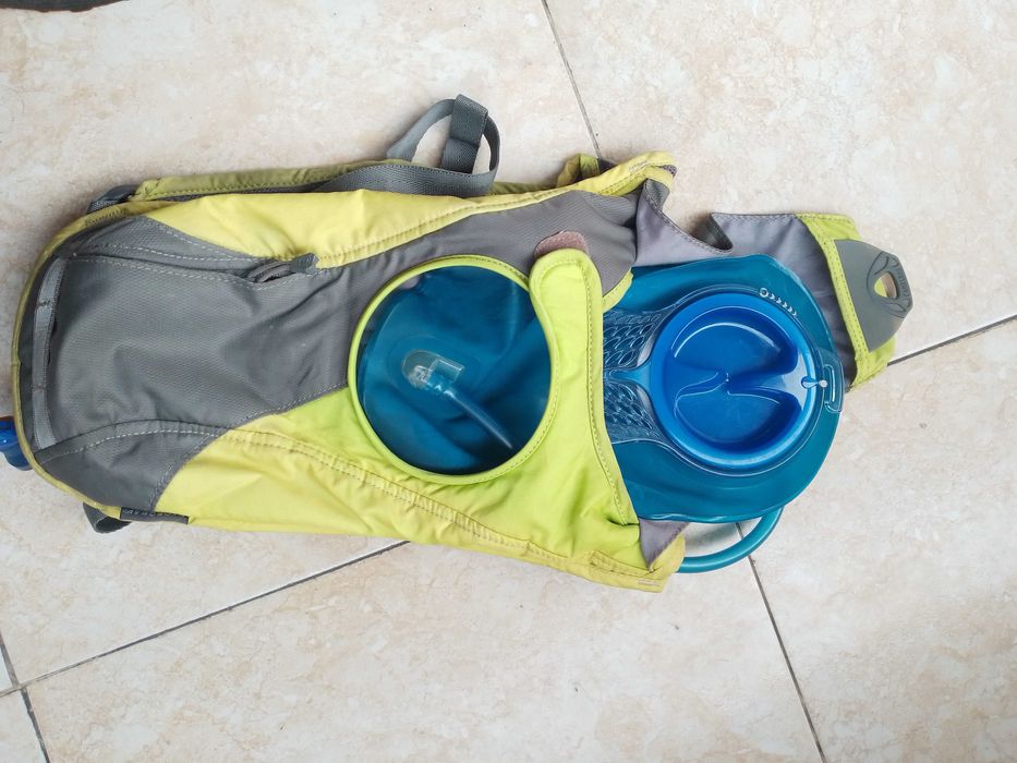 Camelback Original..de muito rápido acesso ao enchimento 1,5lt