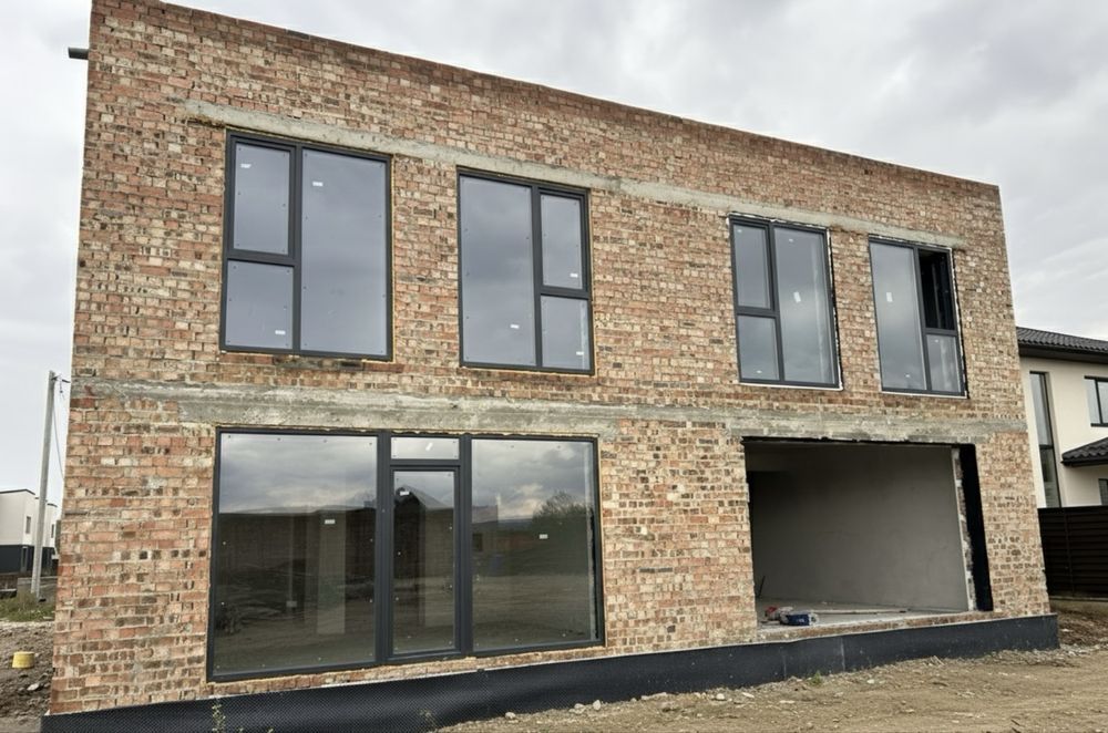 Сучасний ДУПЛЕКС : гараж + приватна ділянка