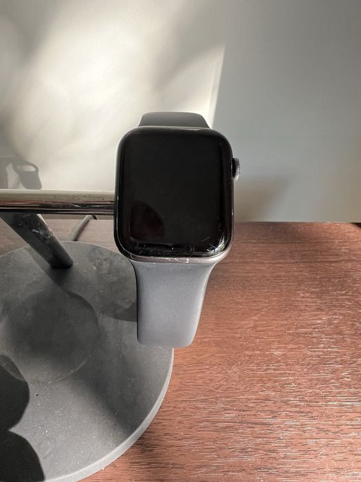 Apple Watch 6, 44 mm.