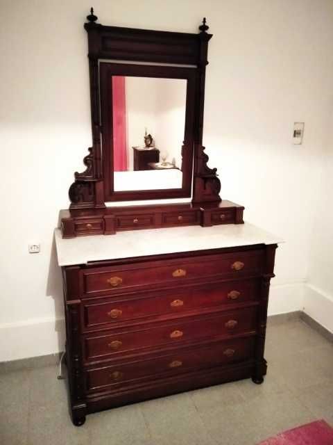 Cómoda Muito Antiga Mogno