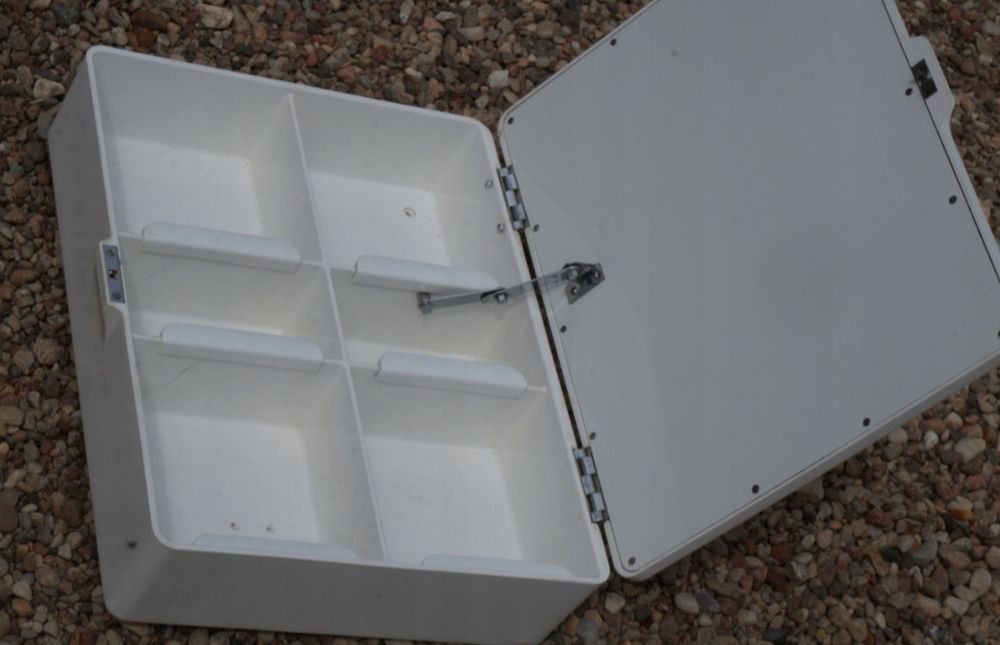 Szafka bakalitowa apteczna