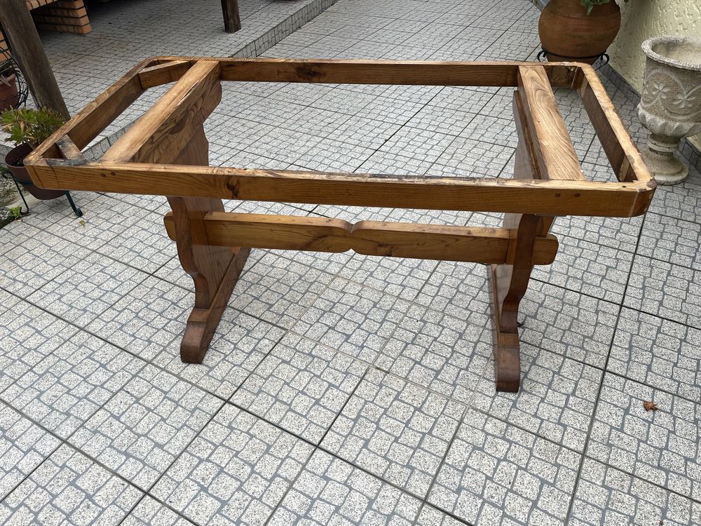 Vendo estrutura de mesa.