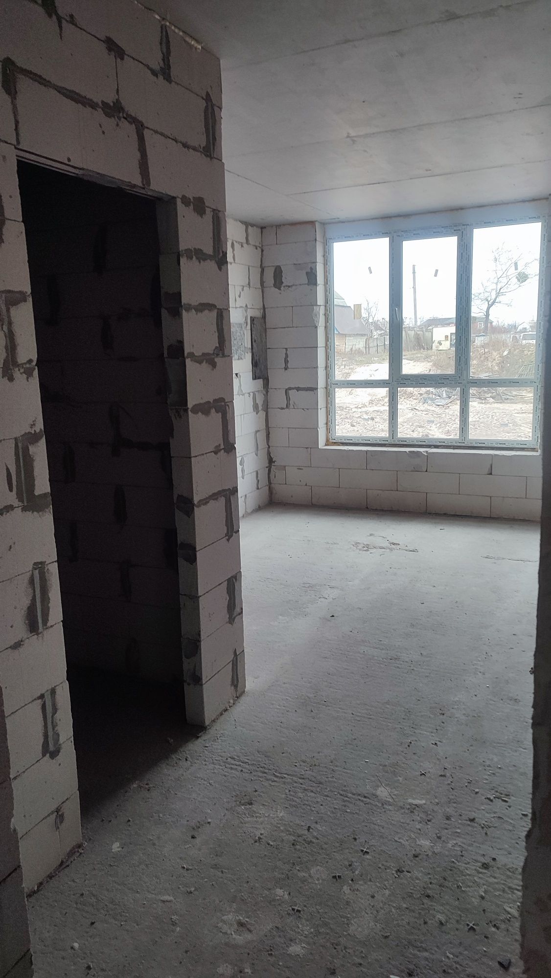 Квартира з документами,в готовому будинку ,в Дарницькому районі.