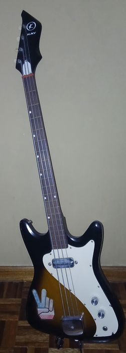 Guitara baixo 4 cortas. Marca kemay