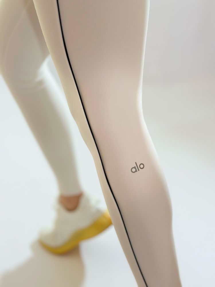 Костюм Alo Yoga