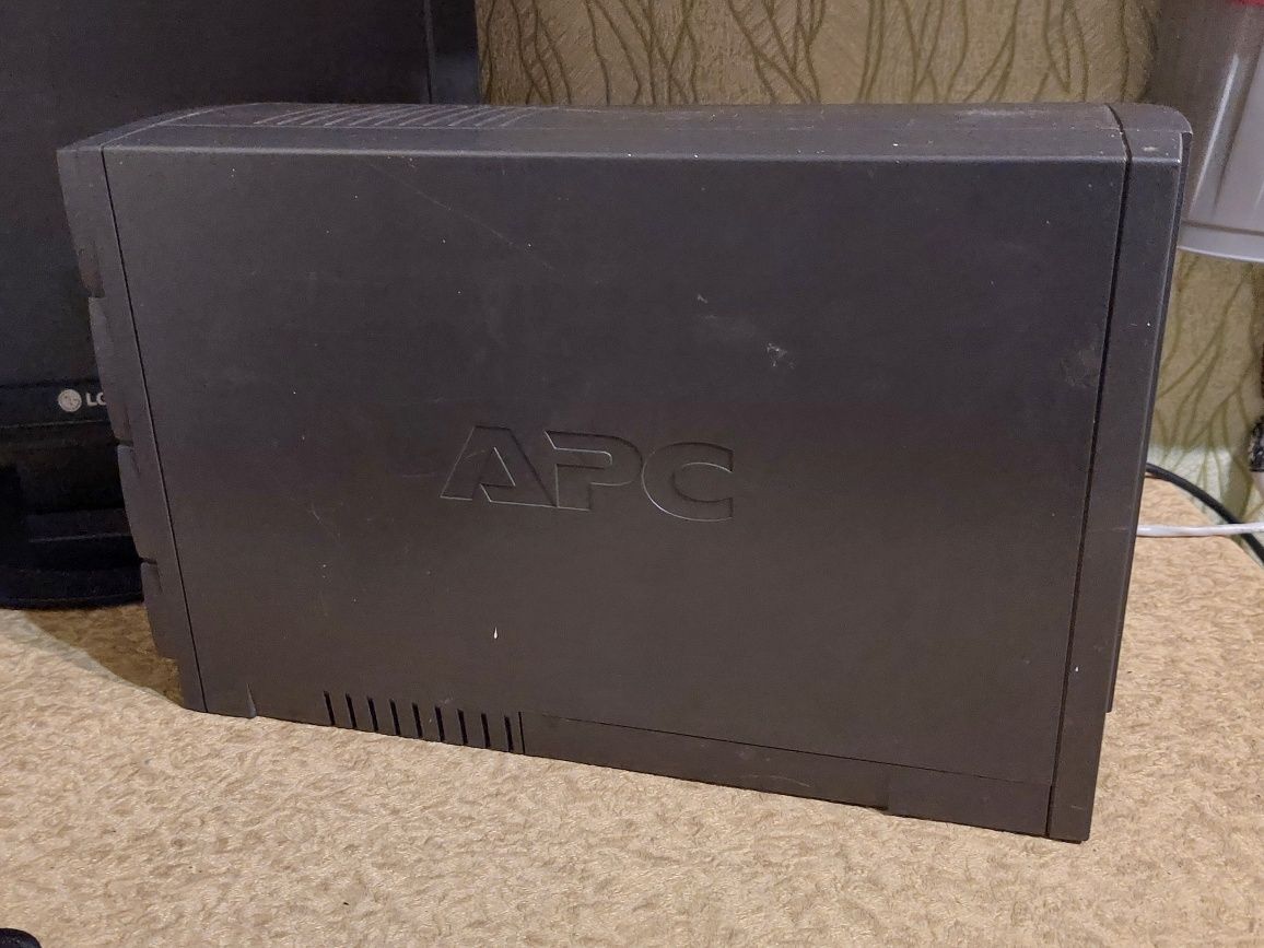 ИБП APC Back-UPS RS 1100