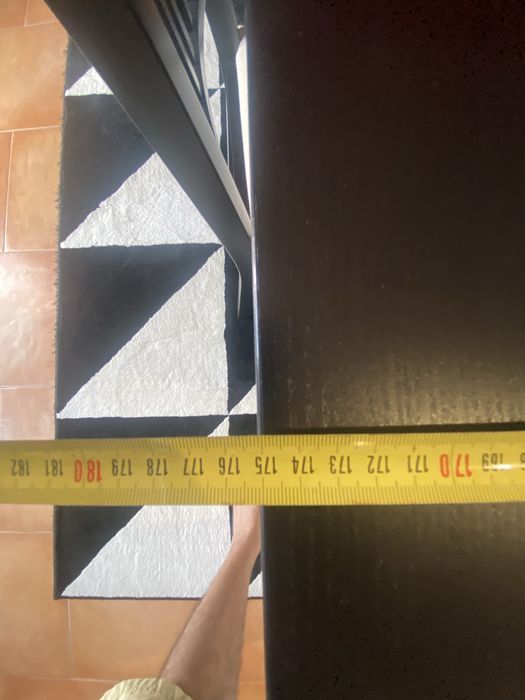 Mesa de sala de jantar extensivel usada e cadeiras