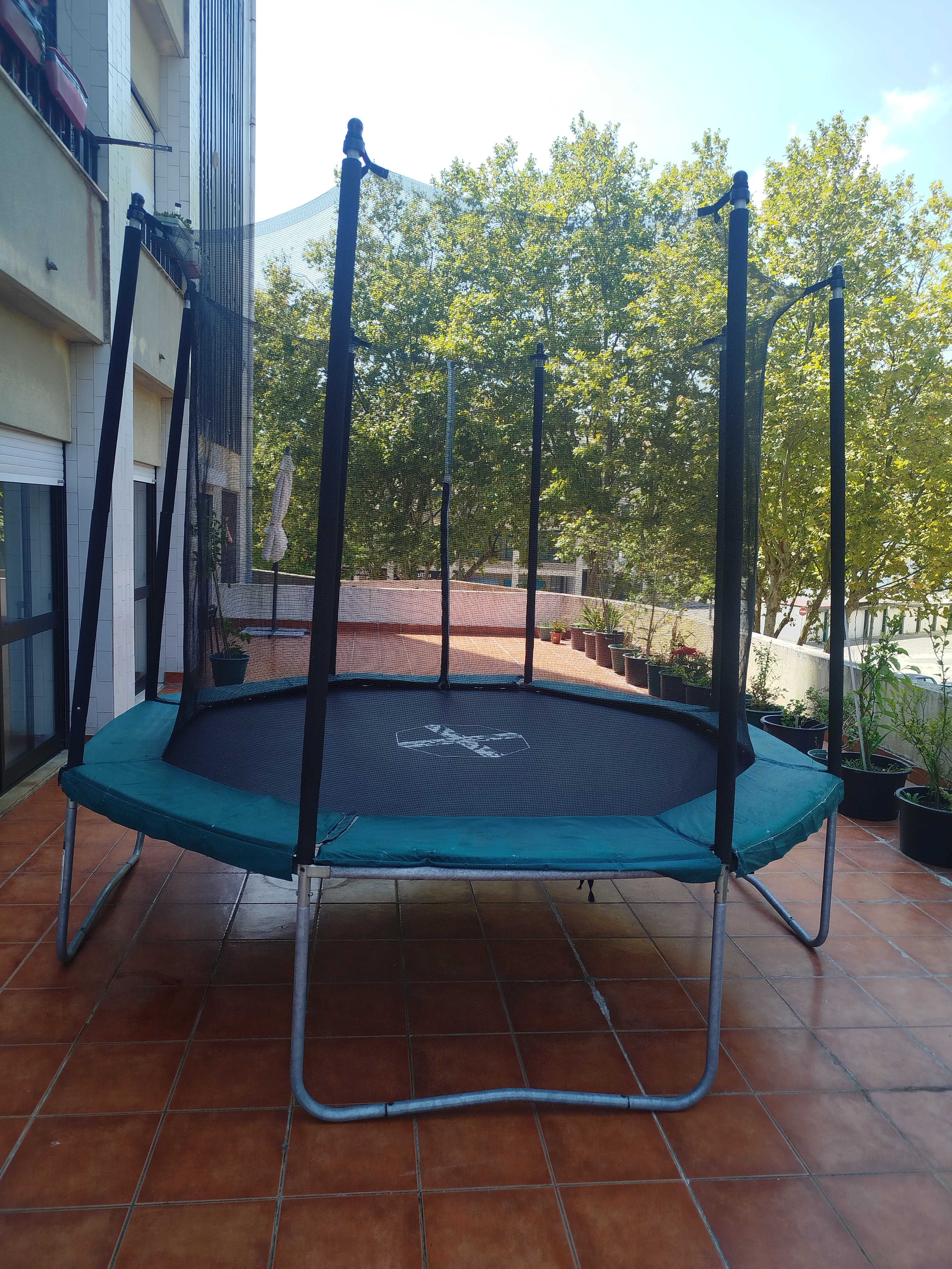 Trampolim Octogonal (Decathlon) Ø 300 cm – Bom Estado + Rede