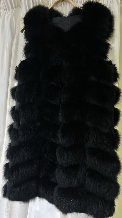 Продаю чорну мехову жилетку, в ідеальному стані, натуральний пух, тепл