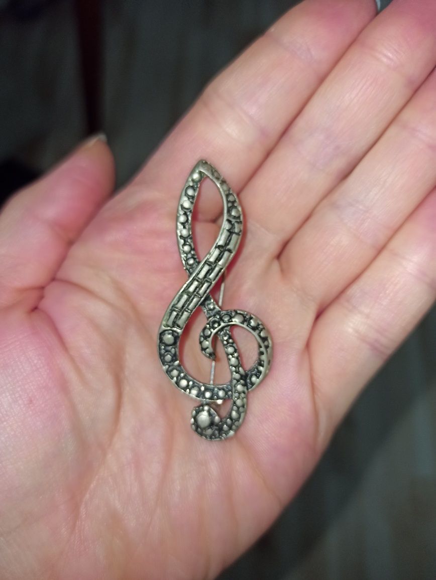 Broszka vintage klucz wiolinowy nutka nuta muzyka pięciolinia pin