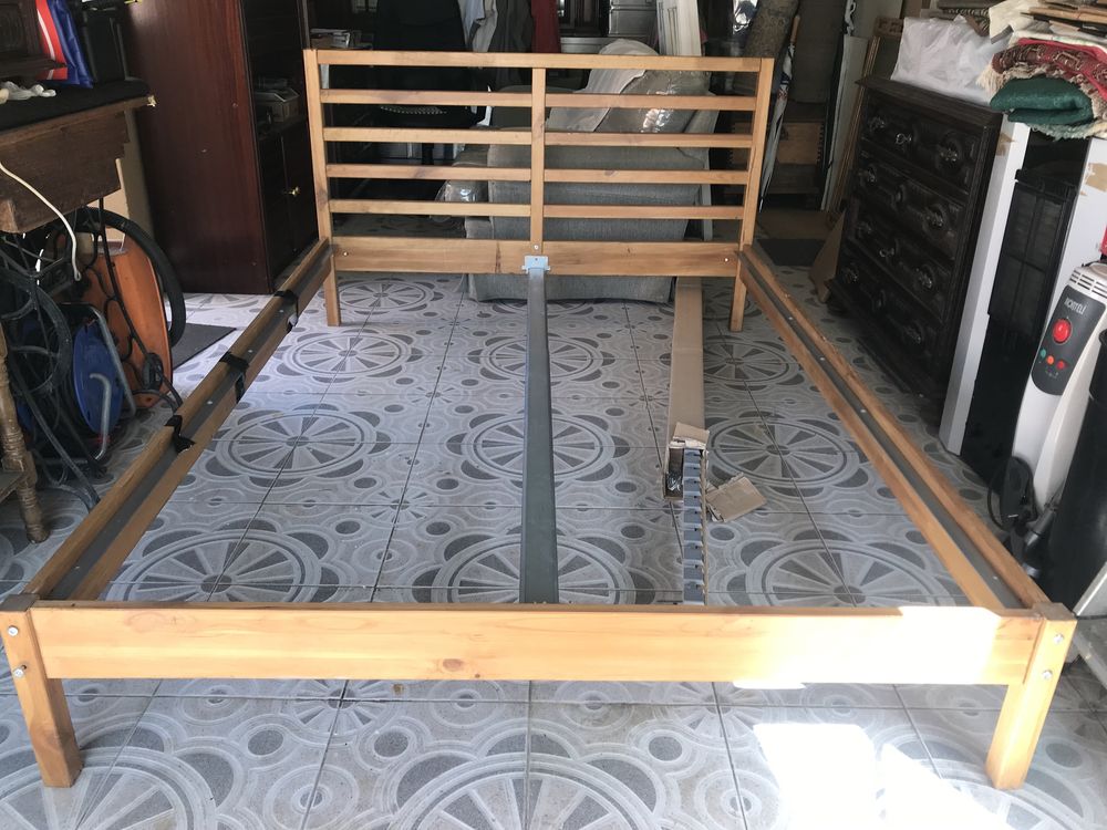 Cama em  Pinho Macico