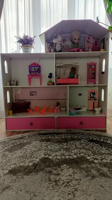 Продамо шикарний ігровий будиночок -меблі