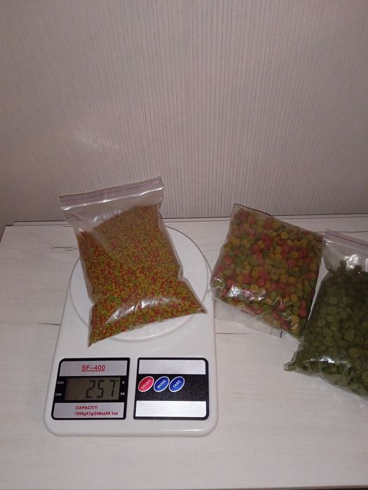 Продам корм для рибок акваріумних ,,за 250 грам за 100 грн.