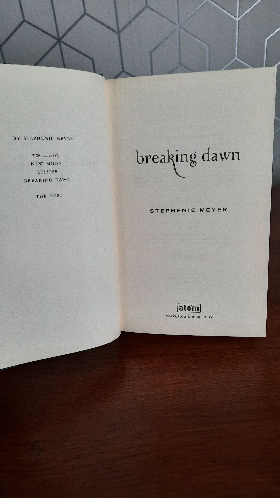 Książka w języku angielskim Przed Świtem Breaking Dawn Stephenie Meyer