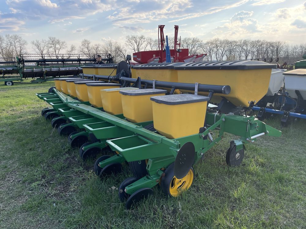 Сіялка пневматична John Deere 7000 механіка