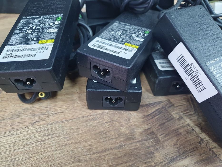 Зарядка зарядное блок питания Fujitsu Asus Toshiba 19v/4.22a 80w ориг