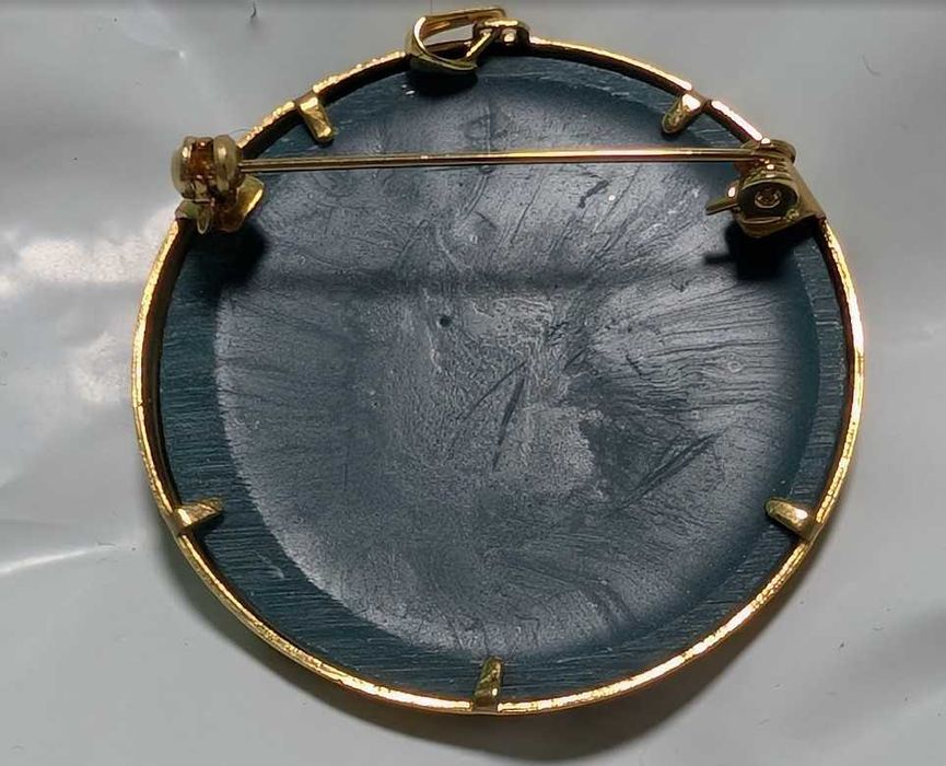 Винтажная брошь-подвеска «Камея» диаметр 47 мм