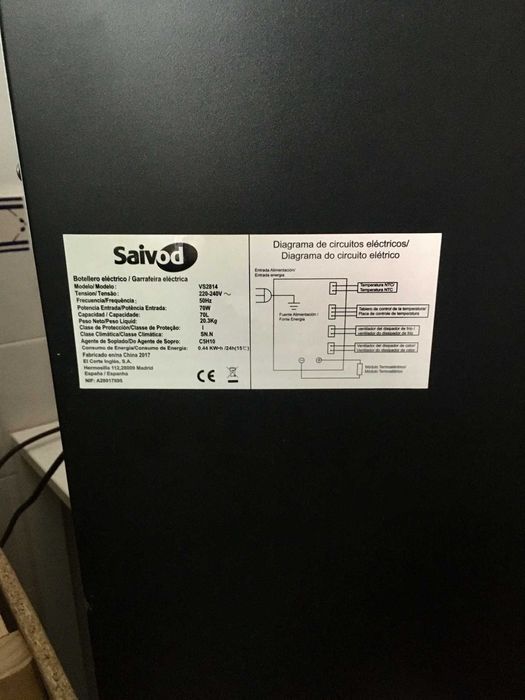 Garrafeira Saivod para 24 garrafas