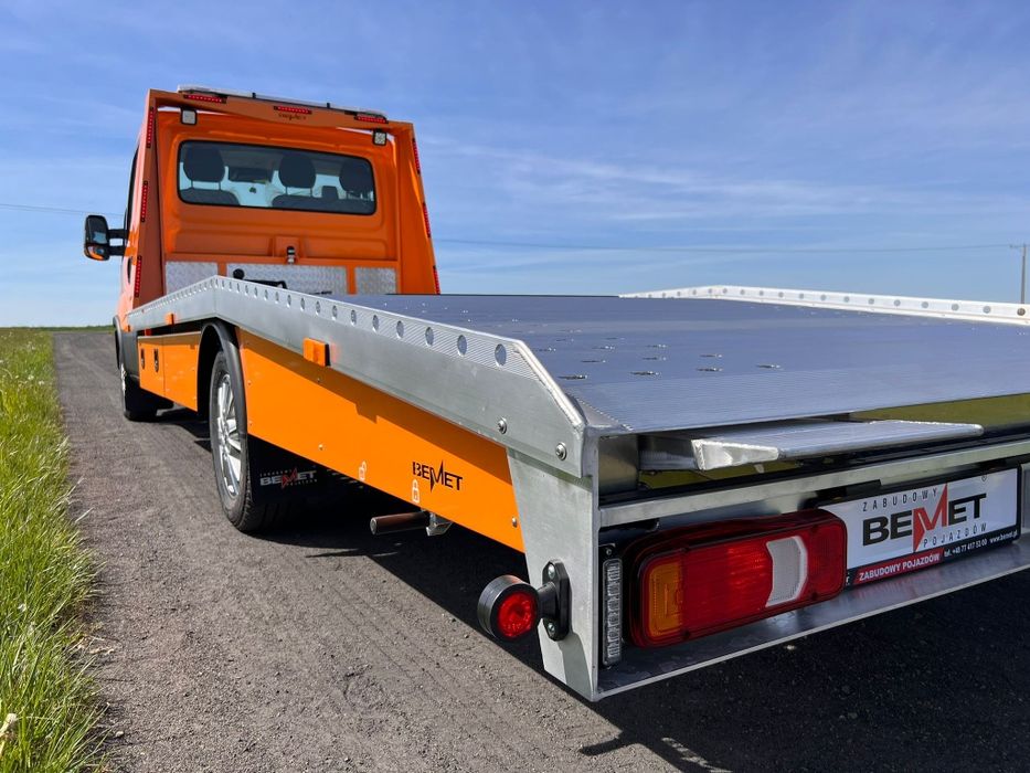 Nowe Iveco wypożyczalnia lawet i busów Oława