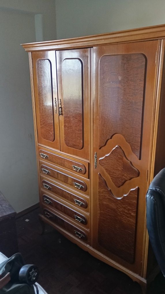 Roupeiro de duas portas