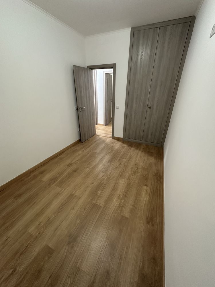 Apartamento T3,  3 quartos, sala de 30m2 renovado e optima zona exterior privada