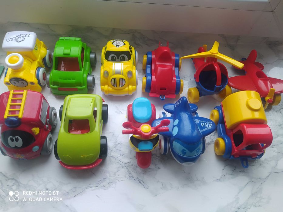 Дитячі іграшки (машинки)