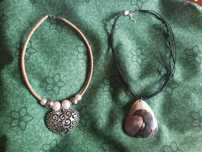 Colares e pulseiras